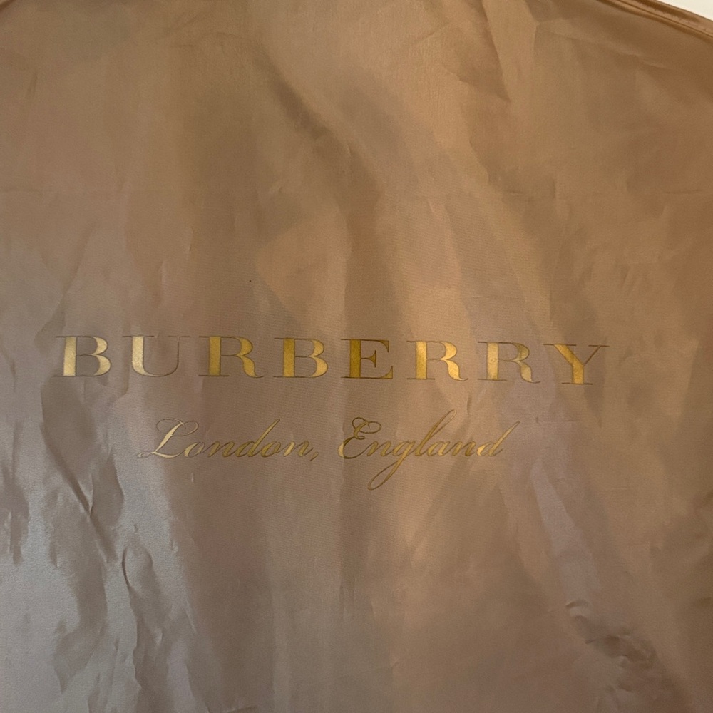 Burberry The Sandringham Trench Coat in Camel - Picture 10 of 10